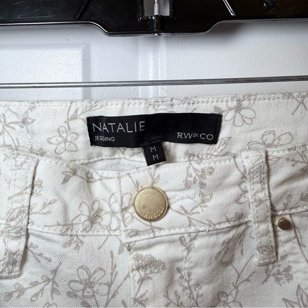 White Floral Cropped Pants - Women - Picture 8 of 9
